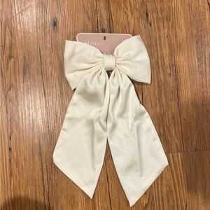 Chic Cream Bow Hair Clip